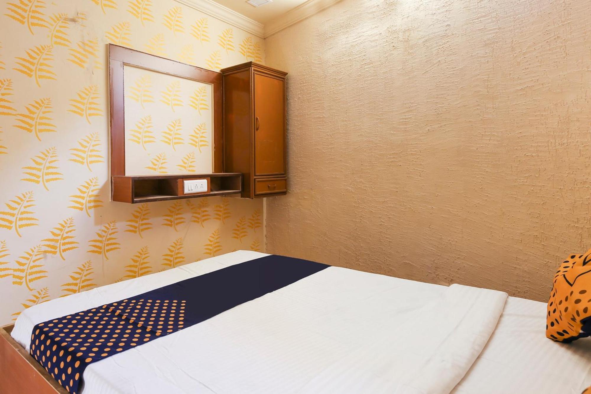 Hotel O Super Guest House Ahmedabad Exterior photo