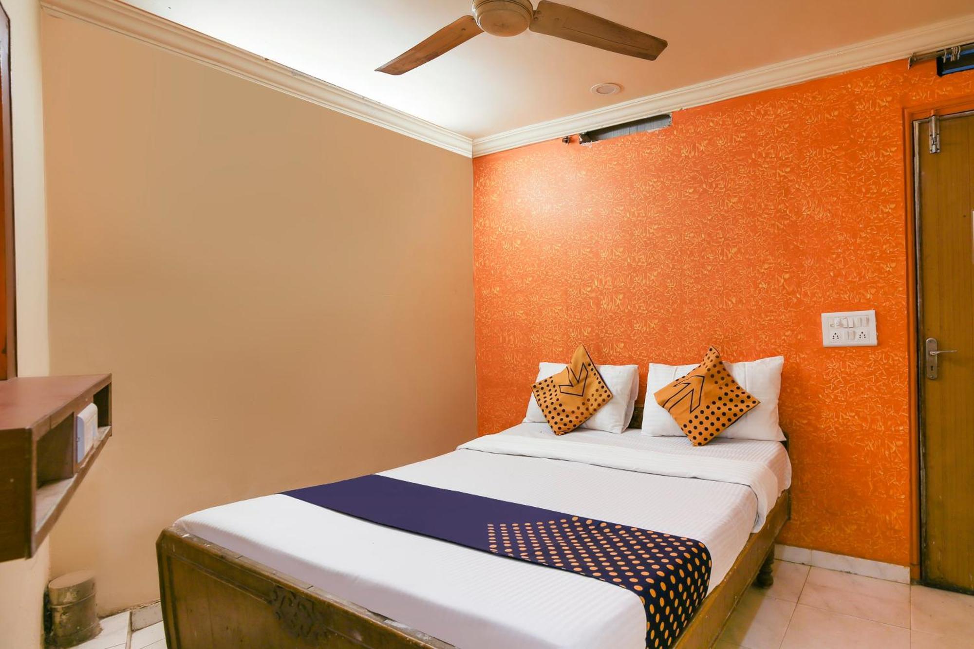 Hotel O Super Guest House Ahmedabad Exterior photo